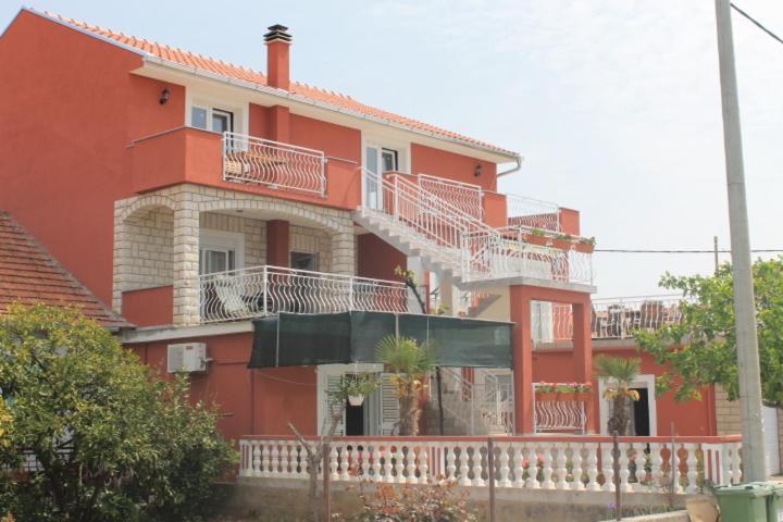 Apartments Roko Kolinda بيبينيا المظهر الخارجي الصورة