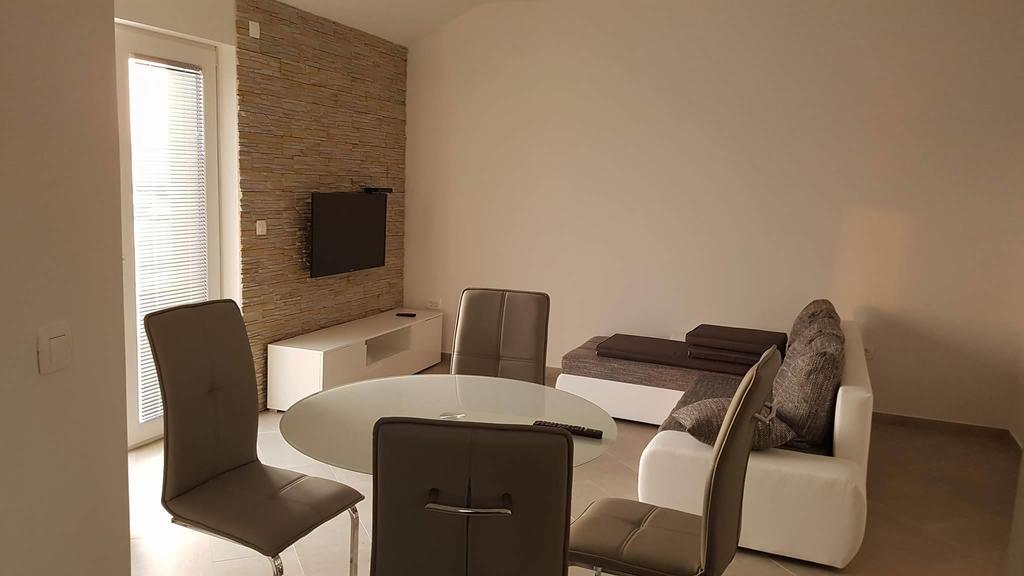 Apartments Roko Kolinda بيبينيا المظهر الخارجي الصورة